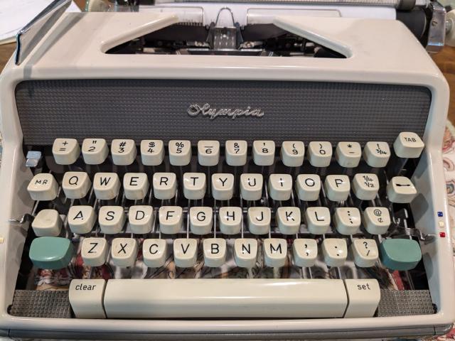 Manual typewriter Manual typewriter